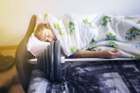Mélatonine et musculation : le duo sommeil–récupération performant
